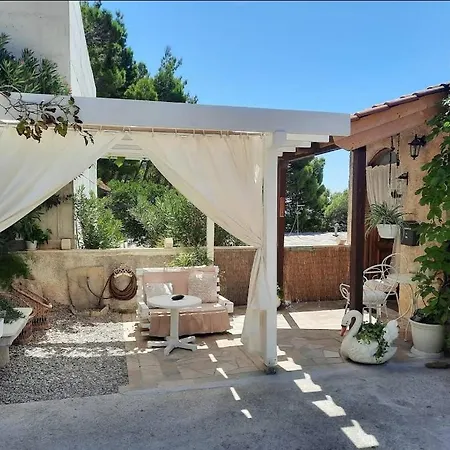 Διαμέρισμα 11 *