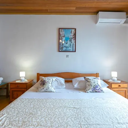 11 Apartment *