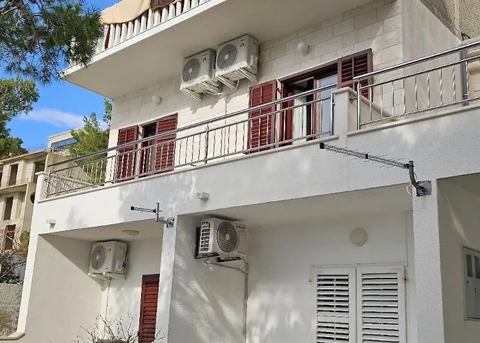 Apartman 11 *